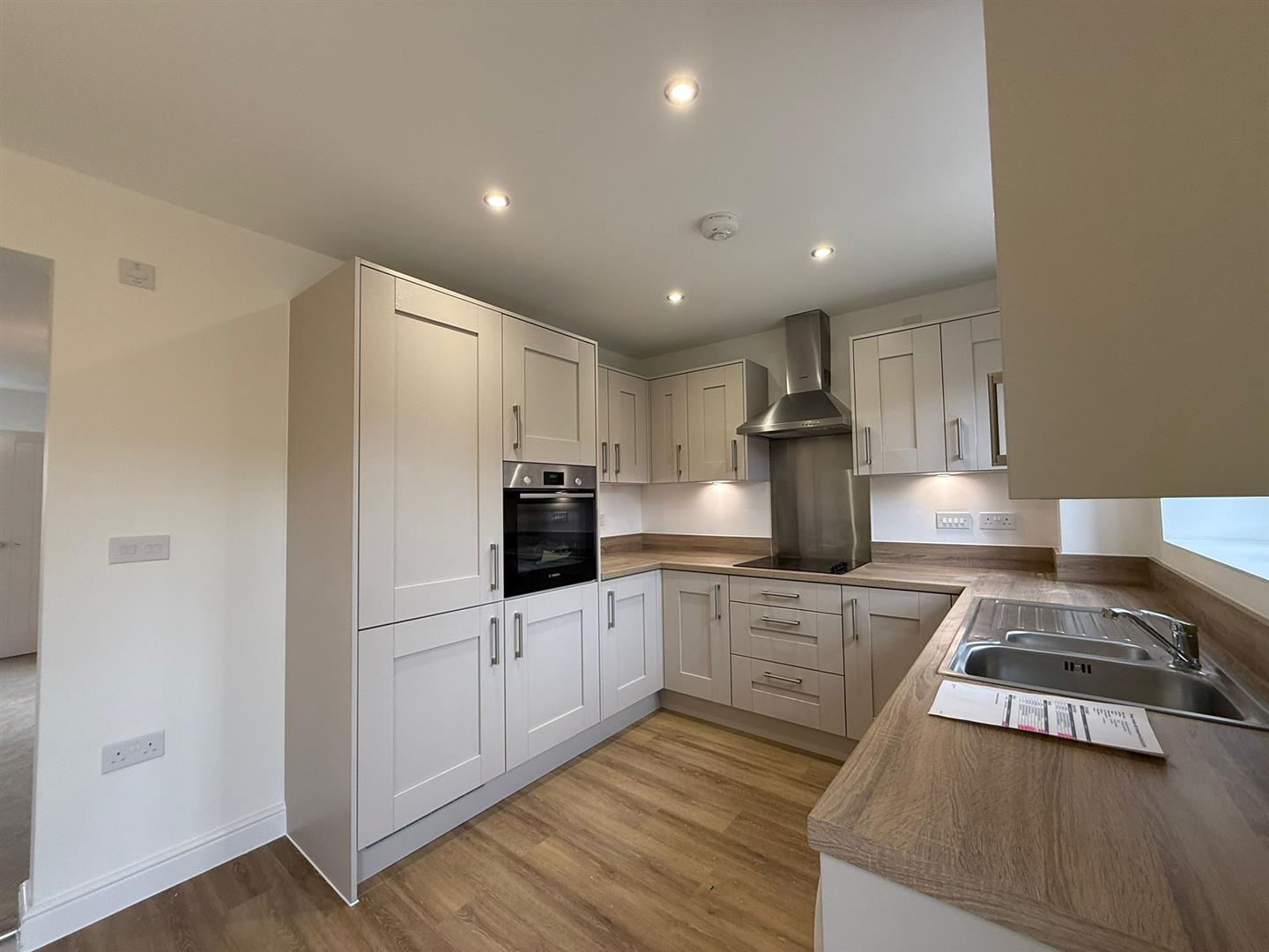 3 Bedroom House To Rent image 8